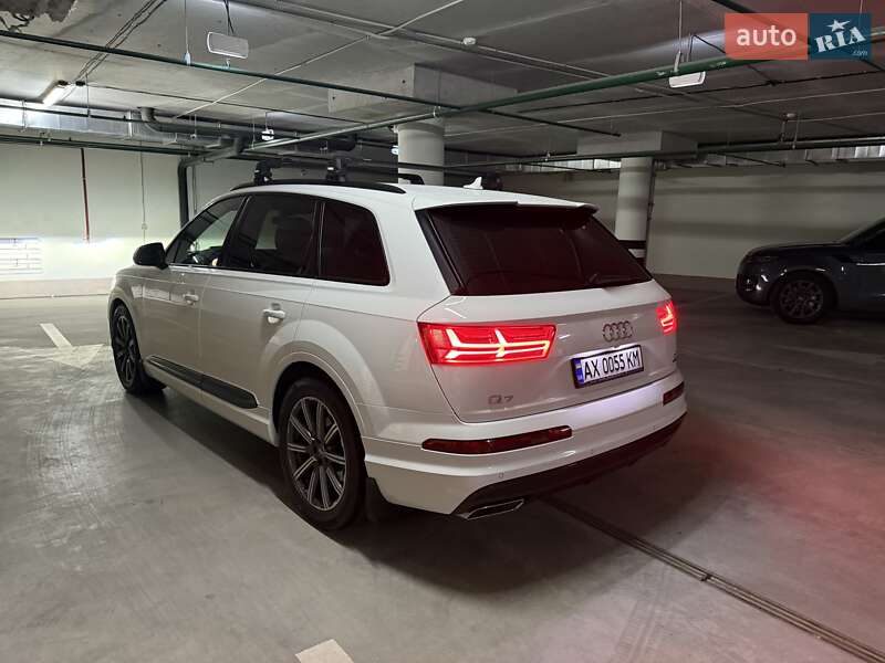 Внедорожник / Кроссовер Audi Q7 2016 в Киеве