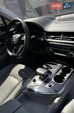 Внедорожник / Кроссовер Audi Q7 2018 в 
