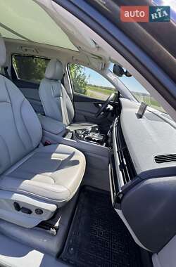 Внедорожник / Кроссовер Audi Q7 2018 в 