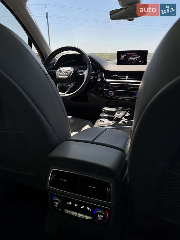 Внедорожник / Кроссовер Audi Q7 2018 в Днепре