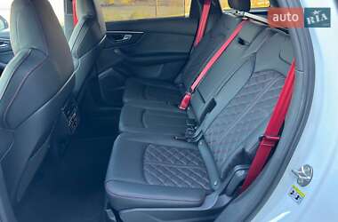 Позашляховик / Кросовер Audi Q7 2024 в 