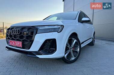 Позашляховик / Кросовер Audi Q7 2024 в 