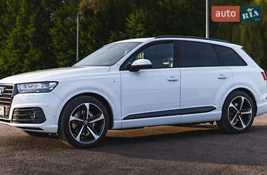 Внедорожник / Кроссовер Audi Q7 2017 в 