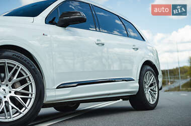 Внедорожник / Кроссовер Audi Q7 2020 в 