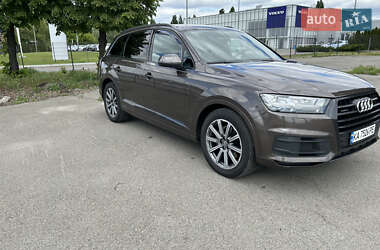 Позашляховик / Кросовер Audi Q7 2017 в 