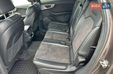 Позашляховик / Кросовер Audi Q7 2017 в 