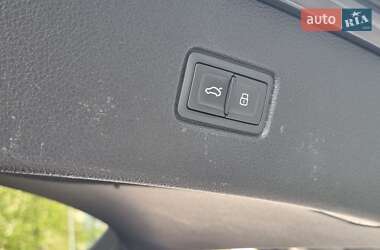 Позашляховик / Кросовер Audi Q7 2021 в 