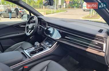 Позашляховик / Кросовер Audi Q7 2021 в 