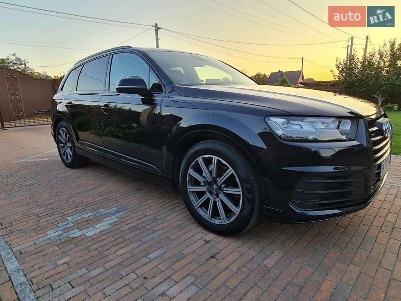 Внедорожник / Кроссовер Audi Q7 2017 в Ровно