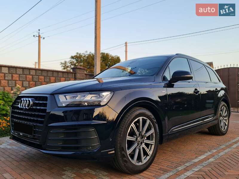 Внедорожник / Кроссовер Audi Q7 2017 в Ровно