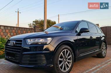 Внедорожник / Кроссовер Audi Q7 2017 в 