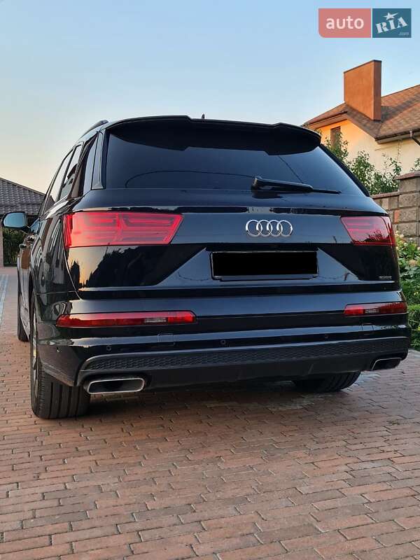 Внедорожник / Кроссовер Audi Q7 2017 в Ровно