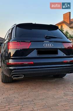 Внедорожник / Кроссовер Audi Q7 2017 в 