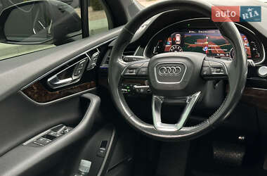 Внедорожник / Кроссовер Audi Q7 2016 в 