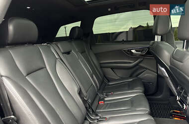 Внедорожник / Кроссовер Audi Q7 2016 в 