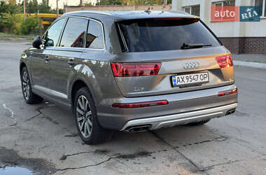 Позашляховик / Кросовер Audi Q7 2017 в 