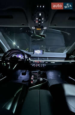 Внедорожник / Кроссовер Audi Q7 2015 в 