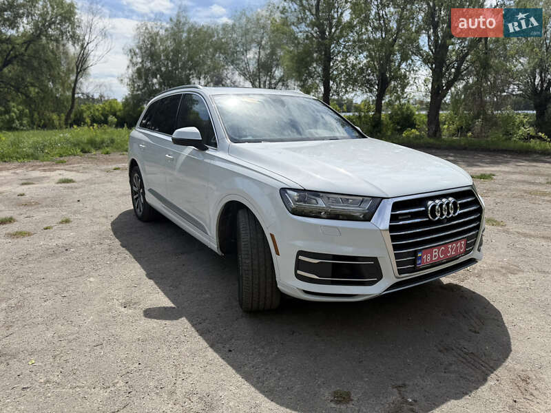 Внедорожник / Кроссовер Audi Q7 2016 в 
