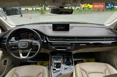 Позашляховик / Кросовер Audi Q7 2016 в 