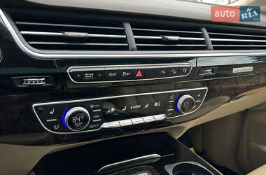Позашляховик / Кросовер Audi Q7 2016 в 