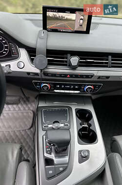 Внедорожник / Кроссовер Audi Q7 2016 в 