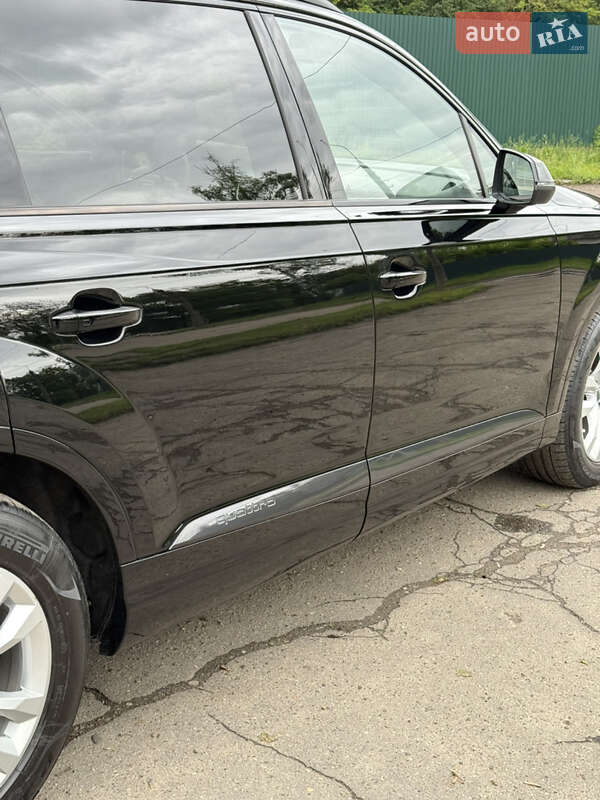 Позашляховик / Кросовер Audi Q7 2019 в Чернівцях