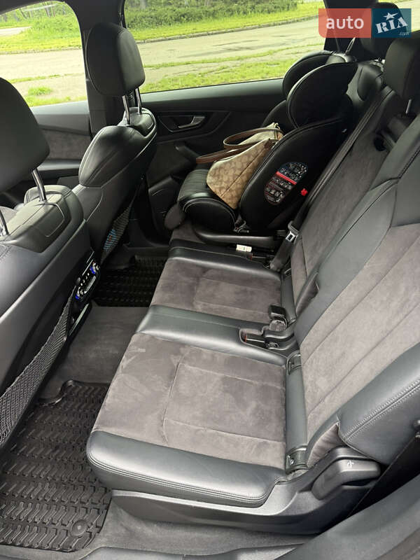 Позашляховик / Кросовер Audi Q7 2019 в Чернівцях