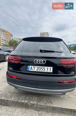 Позашляховик / Кросовер Audi Q7 2015 в 