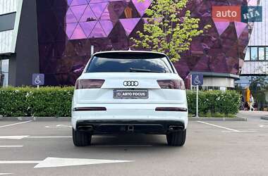 Внедорожник / Кроссовер Audi Q7 2016 в 