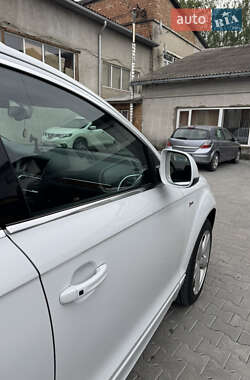 Позашляховик / Кросовер Audi Q7 2013 в 