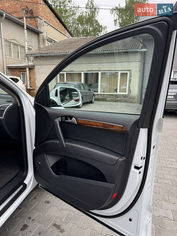 Внедорожник / Кроссовер Audi Q7 2013 в Черновцах