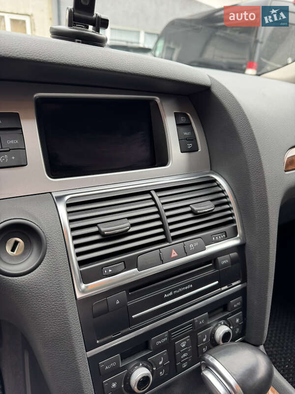 Внедорожник / Кроссовер Audi Q7 2013 в Черновцах