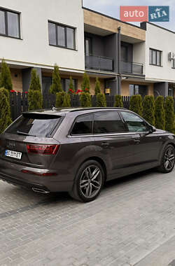 Внедорожник / Кроссовер Audi Q7 2015 в 