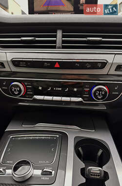 Внедорожник / Кроссовер Audi Q7 2015 в 