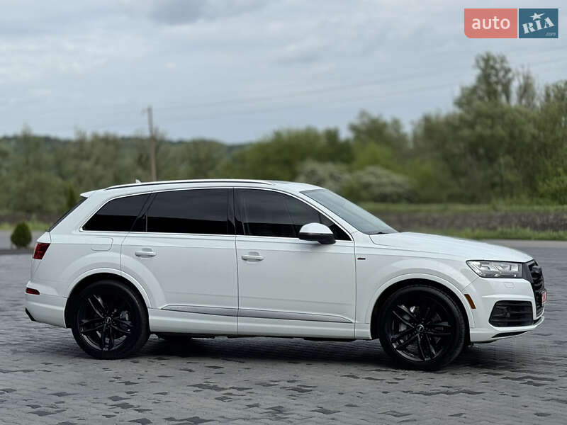 Внедорожник / Кроссовер Audi Q7 2017 в Черновцах