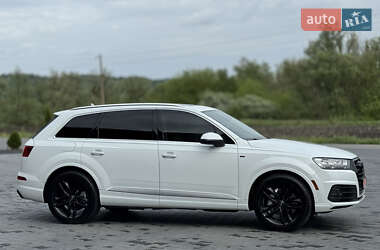 Внедорожник / Кроссовер Audi Q7 2017 в 