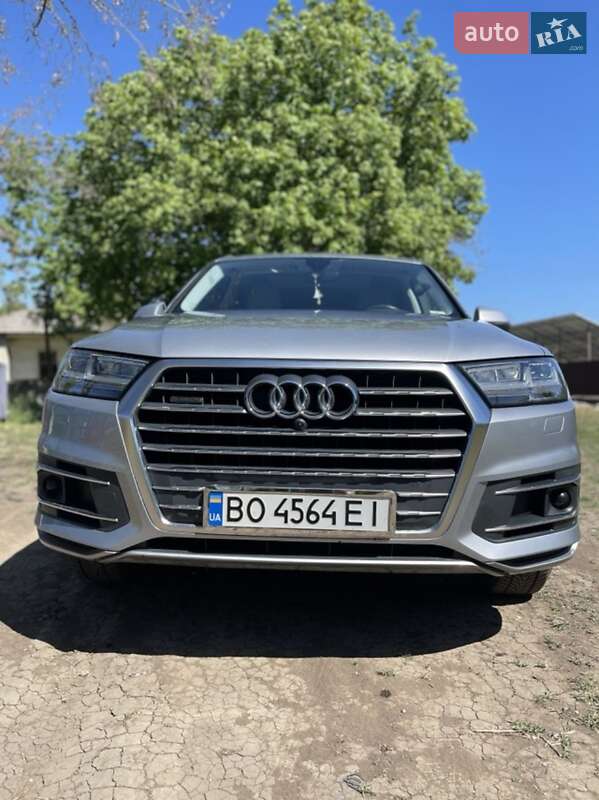 Внедорожник / Кроссовер Audi Q7 2017 в 