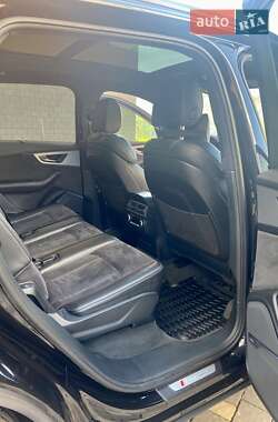 Внедорожник / Кроссовер Audi Q7 2016 в 