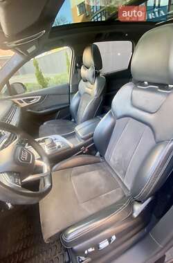 Внедорожник / Кроссовер Audi Q7 2016 в 