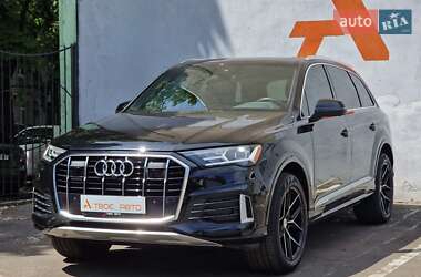 Позашляховик / Кросовер Audi Q7 2021 в 