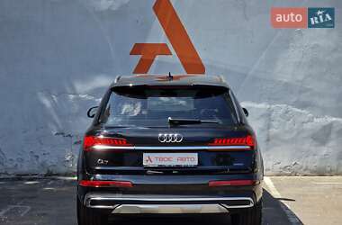 Позашляховик / Кросовер Audi Q7 2021 в 