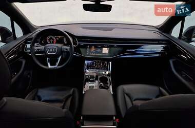 Позашляховик / Кросовер Audi Q7 2021 в 