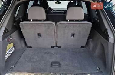 Позашляховик / Кросовер Audi Q7 2021 в 