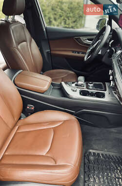 Внедорожник / Кроссовер Audi Q7 2018 в 