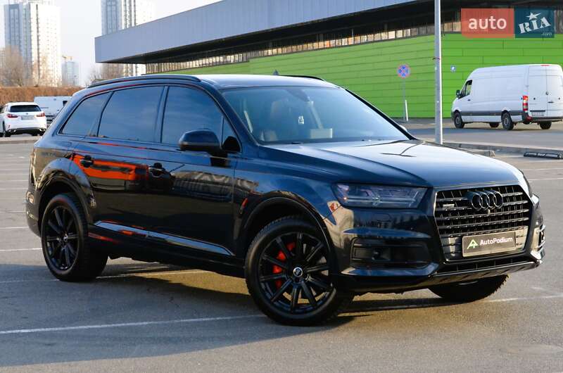 Позашляховик / Кросовер Audi Q7 2017 в 