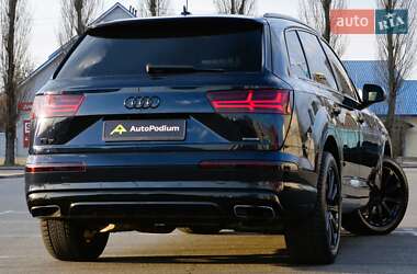 Позашляховик / Кросовер Audi Q7 2017 в 