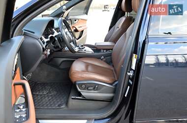 Позашляховик / Кросовер Audi Q7 2017 в 