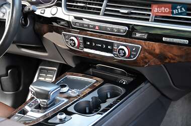 Позашляховик / Кросовер Audi Q7 2017 в 