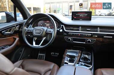Позашляховик / Кросовер Audi Q7 2017 в 