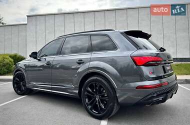 Позашляховик / Кросовер Audi Q7 2025 в 